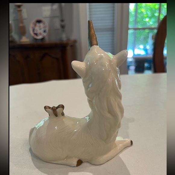 Vintage creamy white baby unicorn with butterfly ceramic figurine. So sweet! - Picture 3 of 8